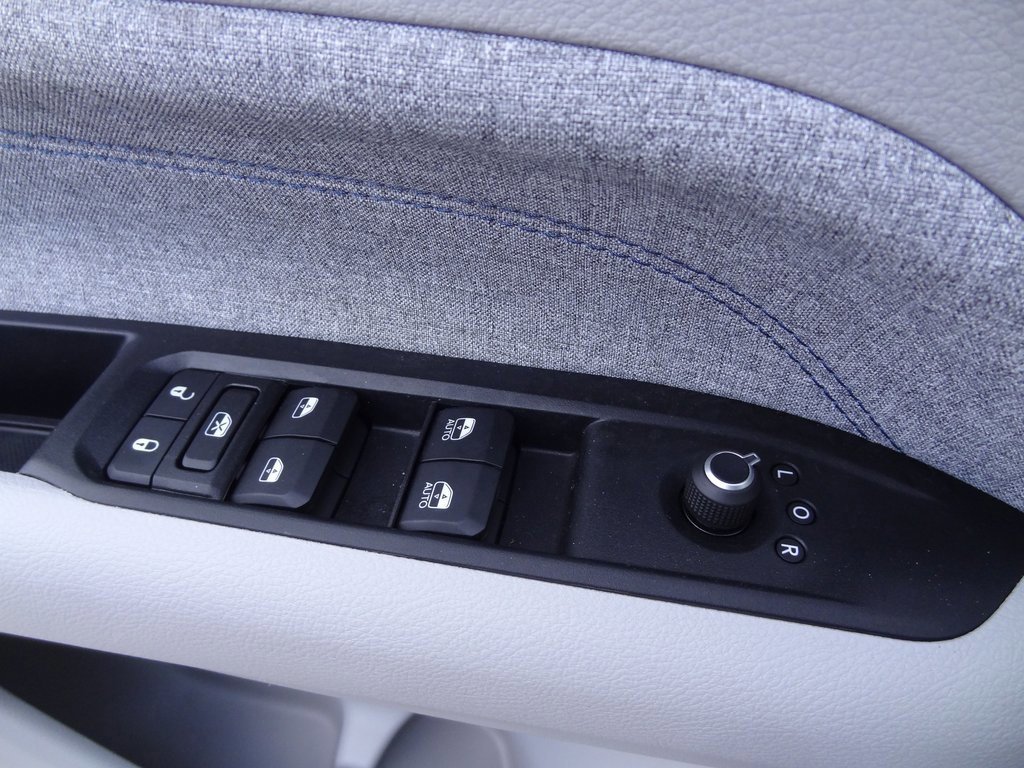 Used 2022 Jeep Compass Latitude w/ Convenience Group image 19