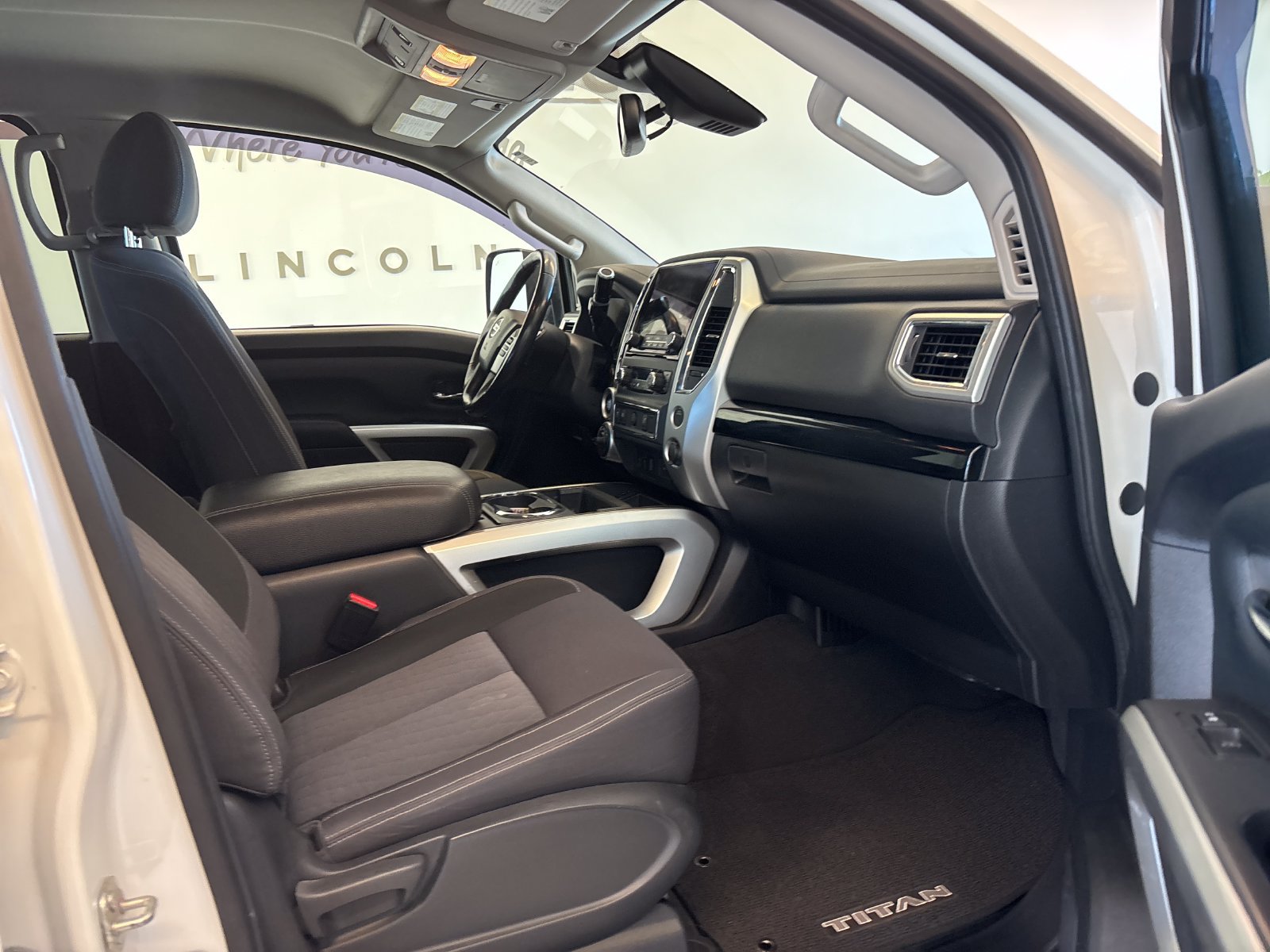 Used 2021 Nissan Titan SV w/ SV Convenience Package AWD/4WD image 6