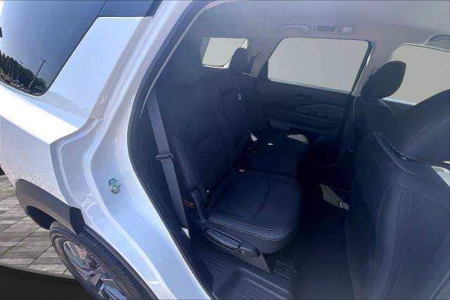 Used 2024 Nissan Pathfinder SV FWD image 27