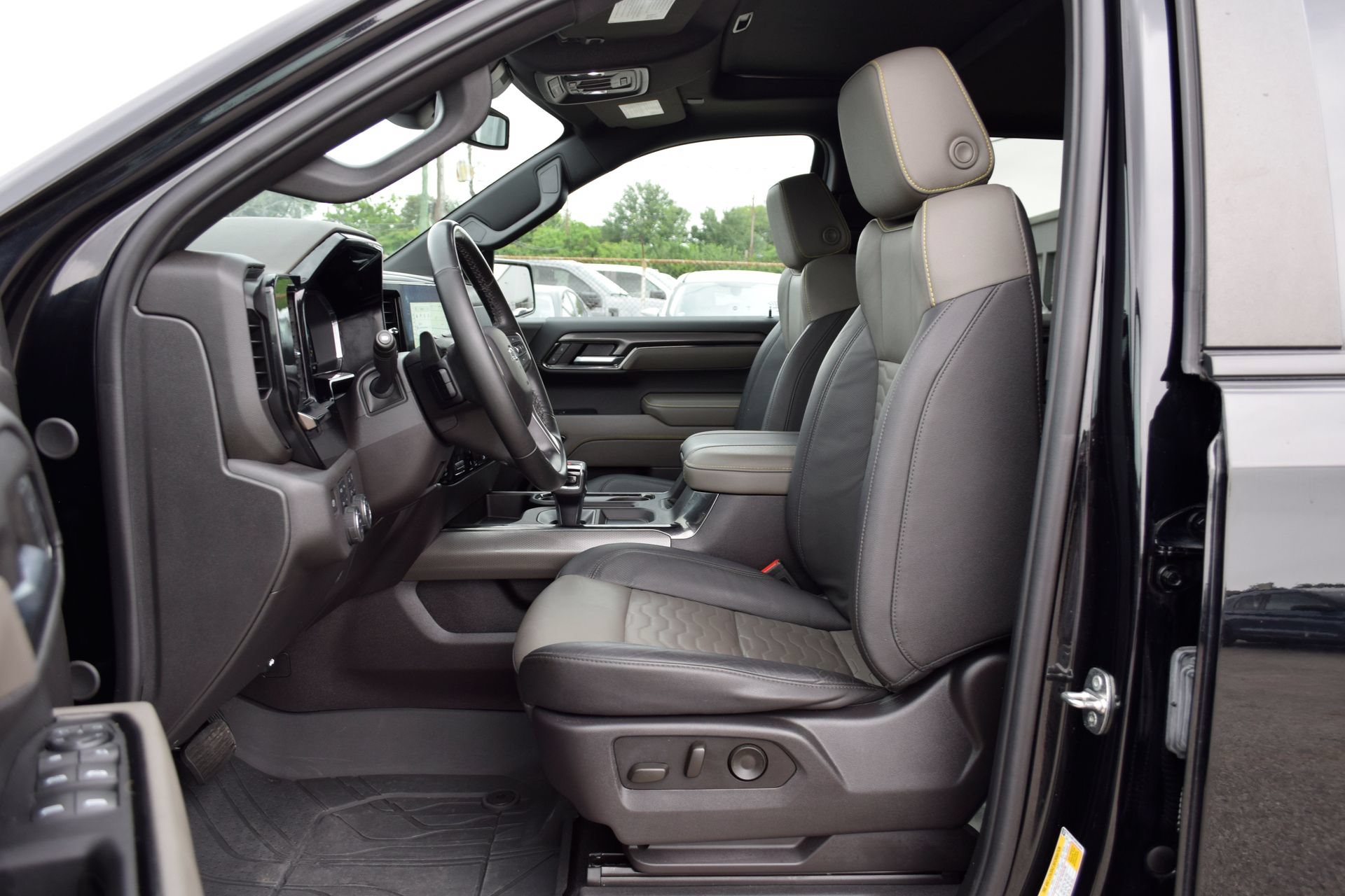 Used 2024 Chevrolet Silverado 1500 ZR2 AWD/4WD image 18