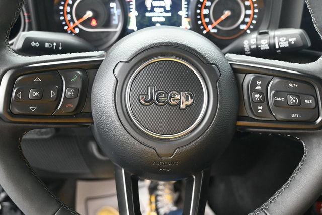 Used 2025 Jeep Wrangler Unlimited Rubicon AWD/4WD image 9