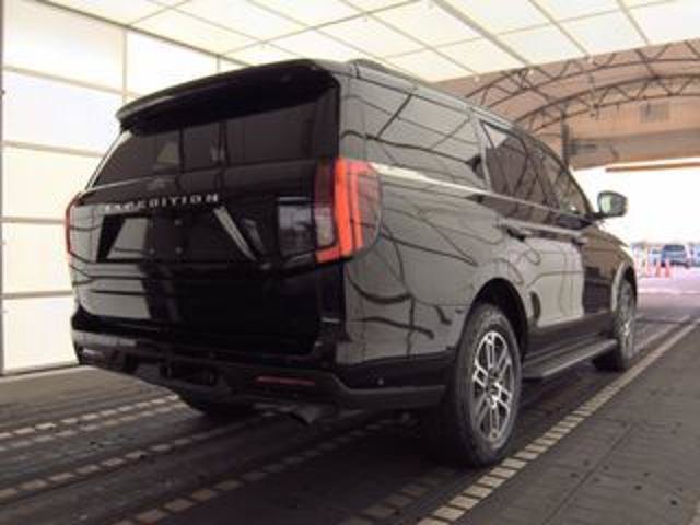 Certified 2025 Ford Expedition Active AWD/4WD image 4