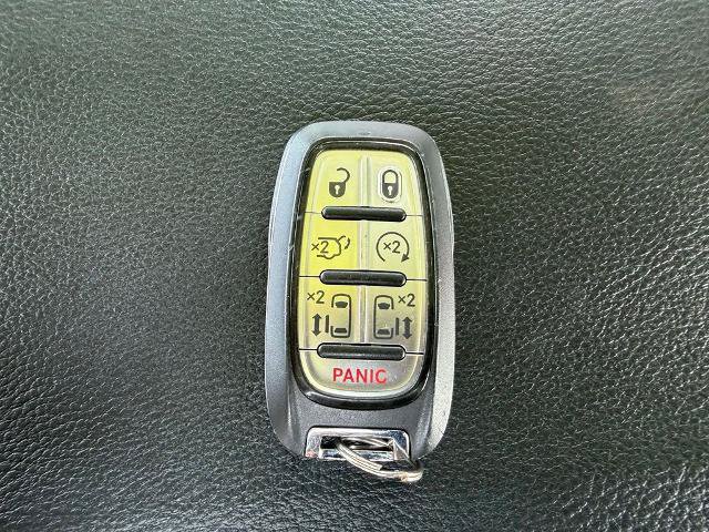 Used 2023 Chrysler Pacifica Touring-L AWD/4WD image 26