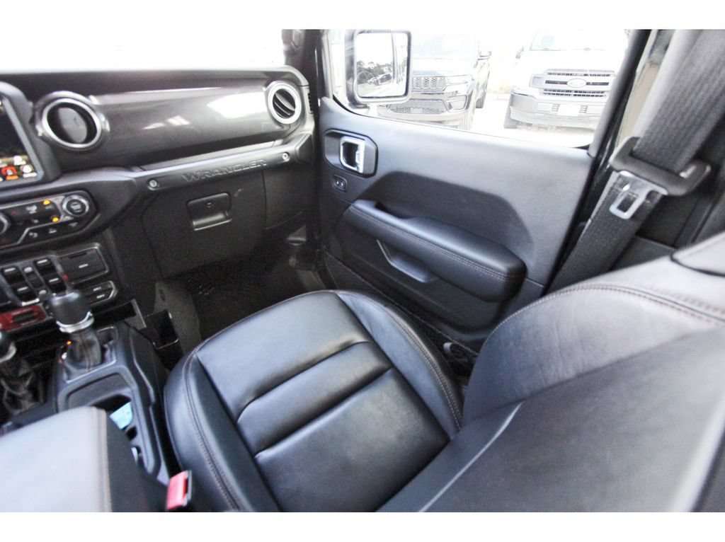 Used 2022 Jeep Wrangler Unlimited Rubicon w/ Xtreme Recon 35" Tire Package AWD/4WD image 8