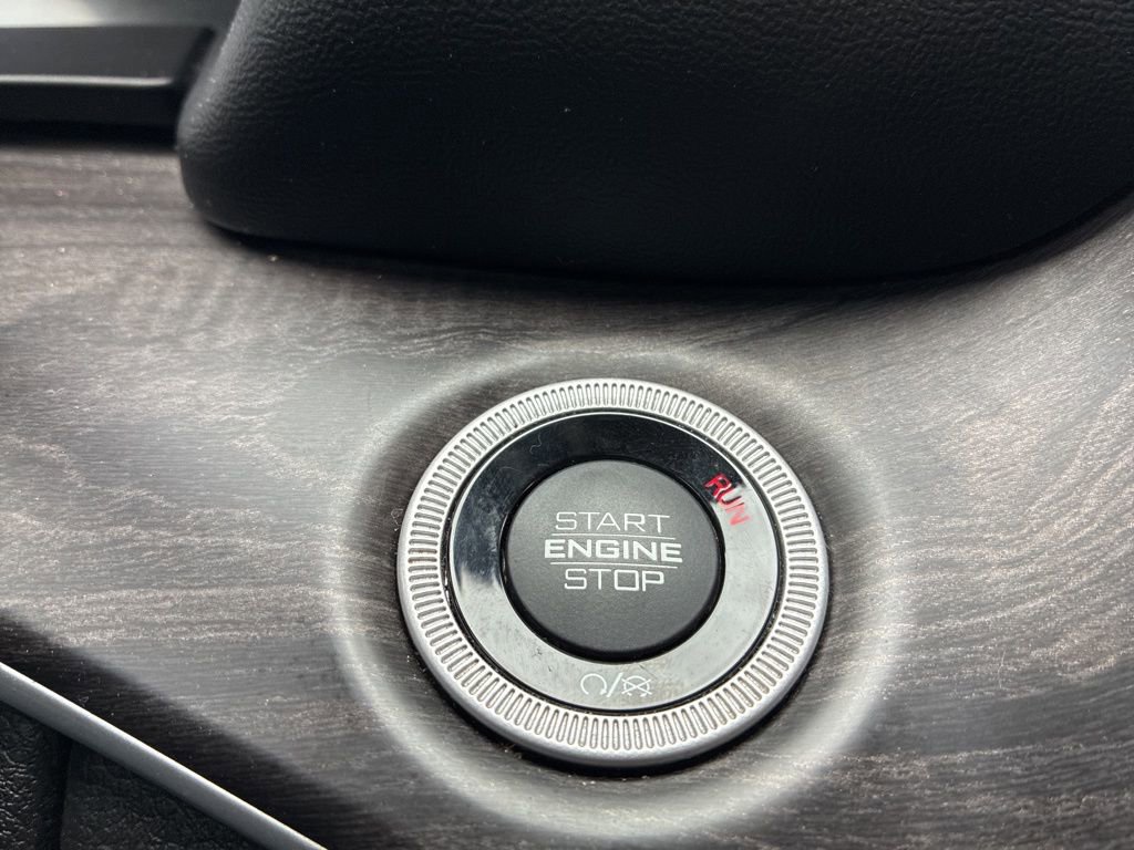 Used 2023 Jeep Grand Cherokee Limited AWD/4WD image 31