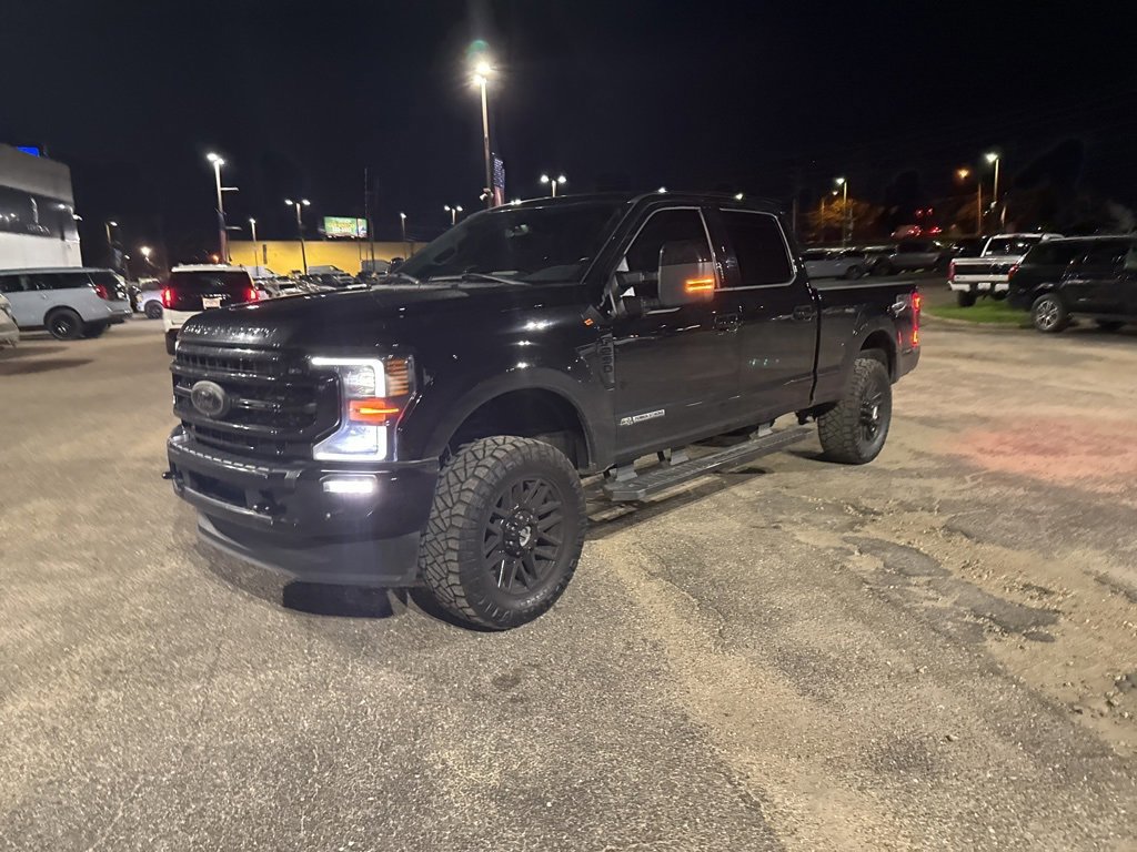 Certified 2022 Ford F250 Lariat w/ Black Appearance Package image 2