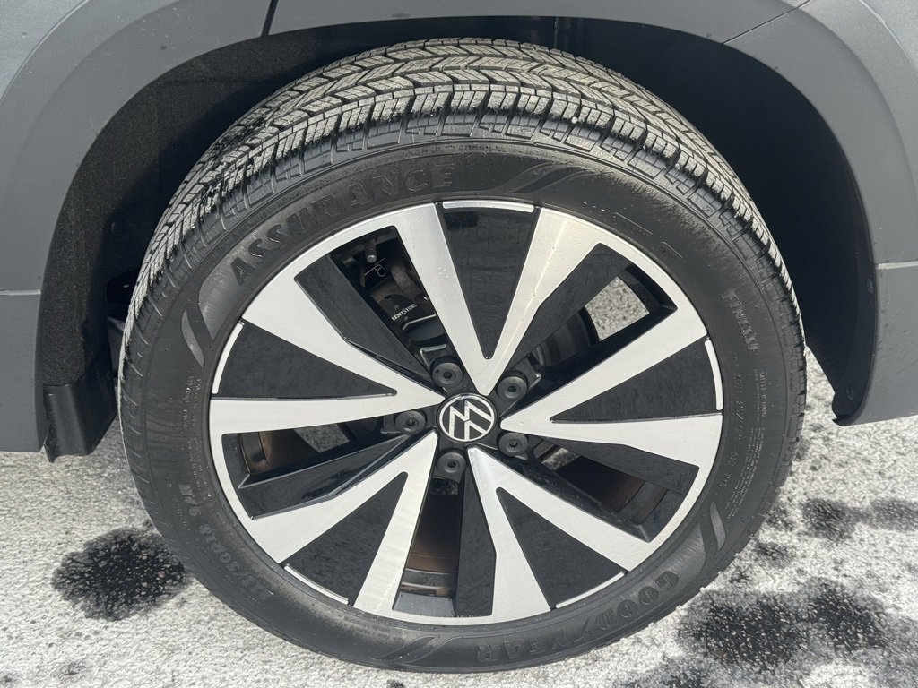 Used 2023 Volkswagen Taos SE w/ Panoramic Sunroof Package image 44