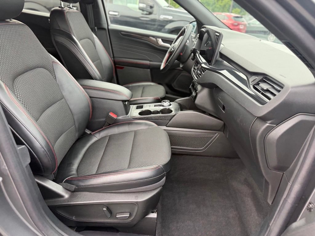 Certified 2023 Ford Escape ST-Line Elite AWD/4WD image 17