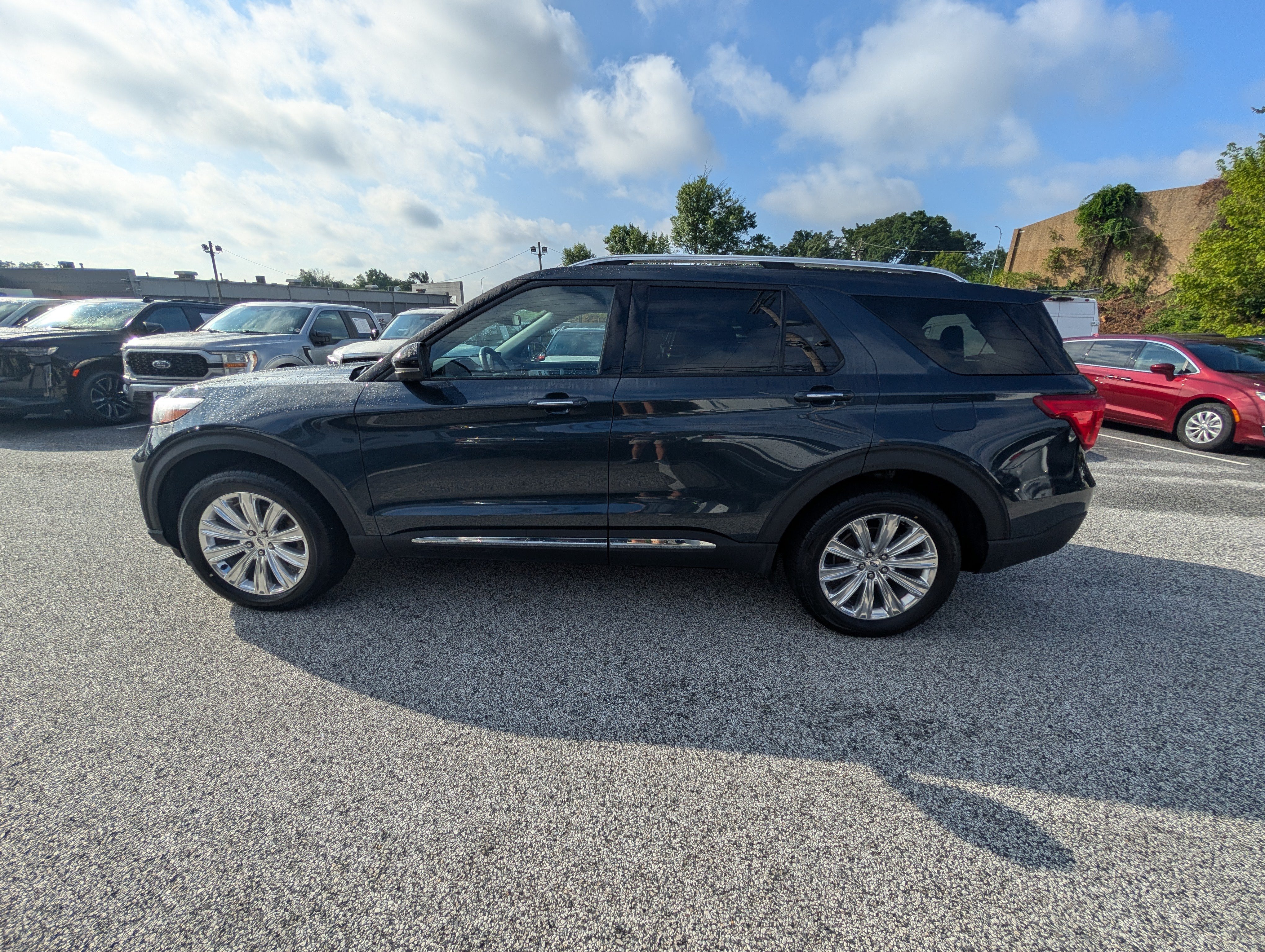 Certified 2022 Ford Explorer Limited w/ Limited Technology Package AWD/4WD image 3