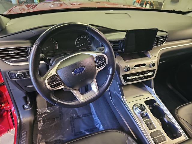 Certified 2023 Ford Explorer XLT w/ Equipment Group 202A RWD image 16