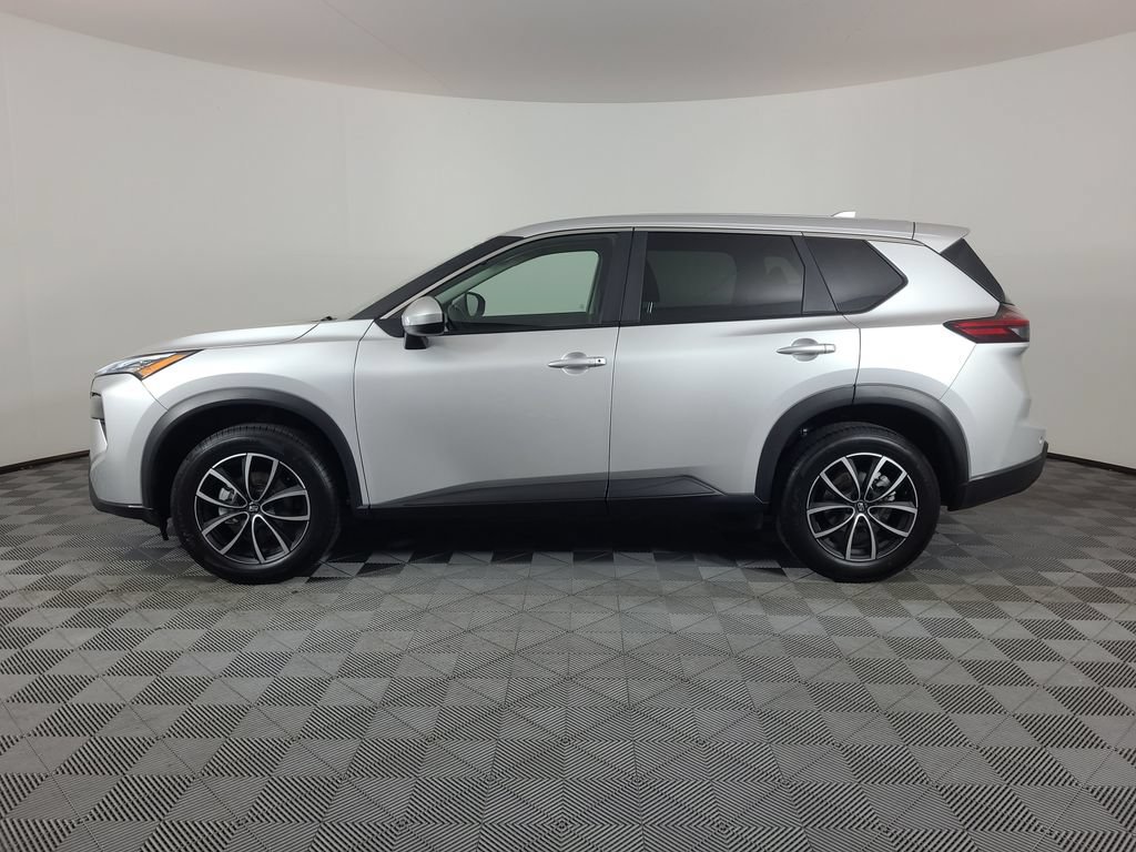 Used 2025 Nissan Rogue SV FWD image 6