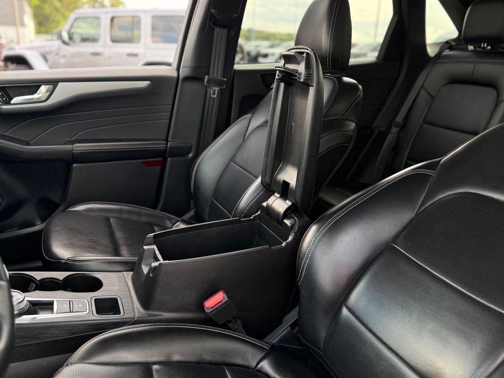 Certified 2024 Ford Escape Platinum AWD/4WD image 23