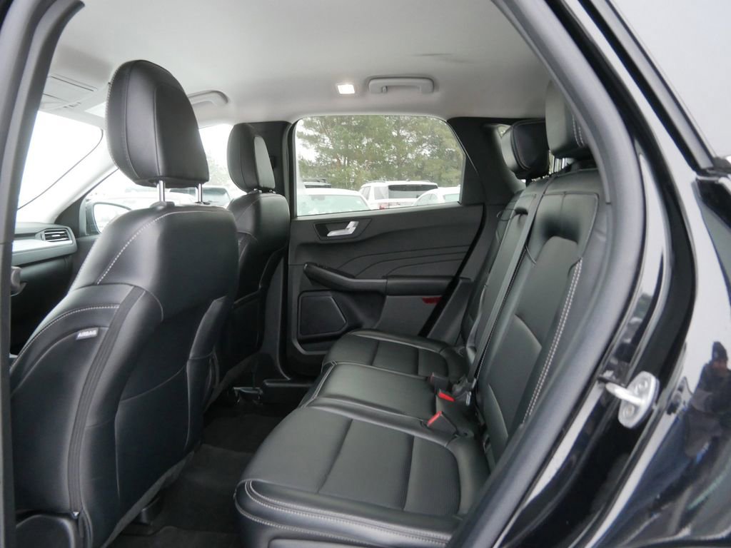 Certified 2024 Ford Escape Platinum image 17