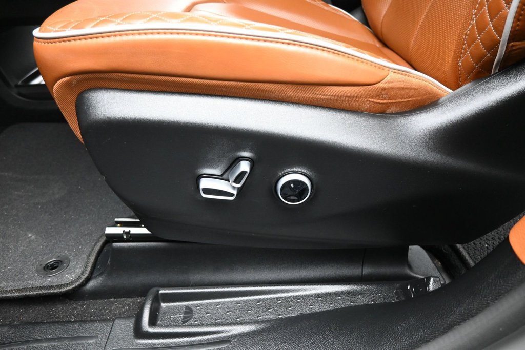 Used 2024 Chrysler Pacifica Pinnacle FWD image 10