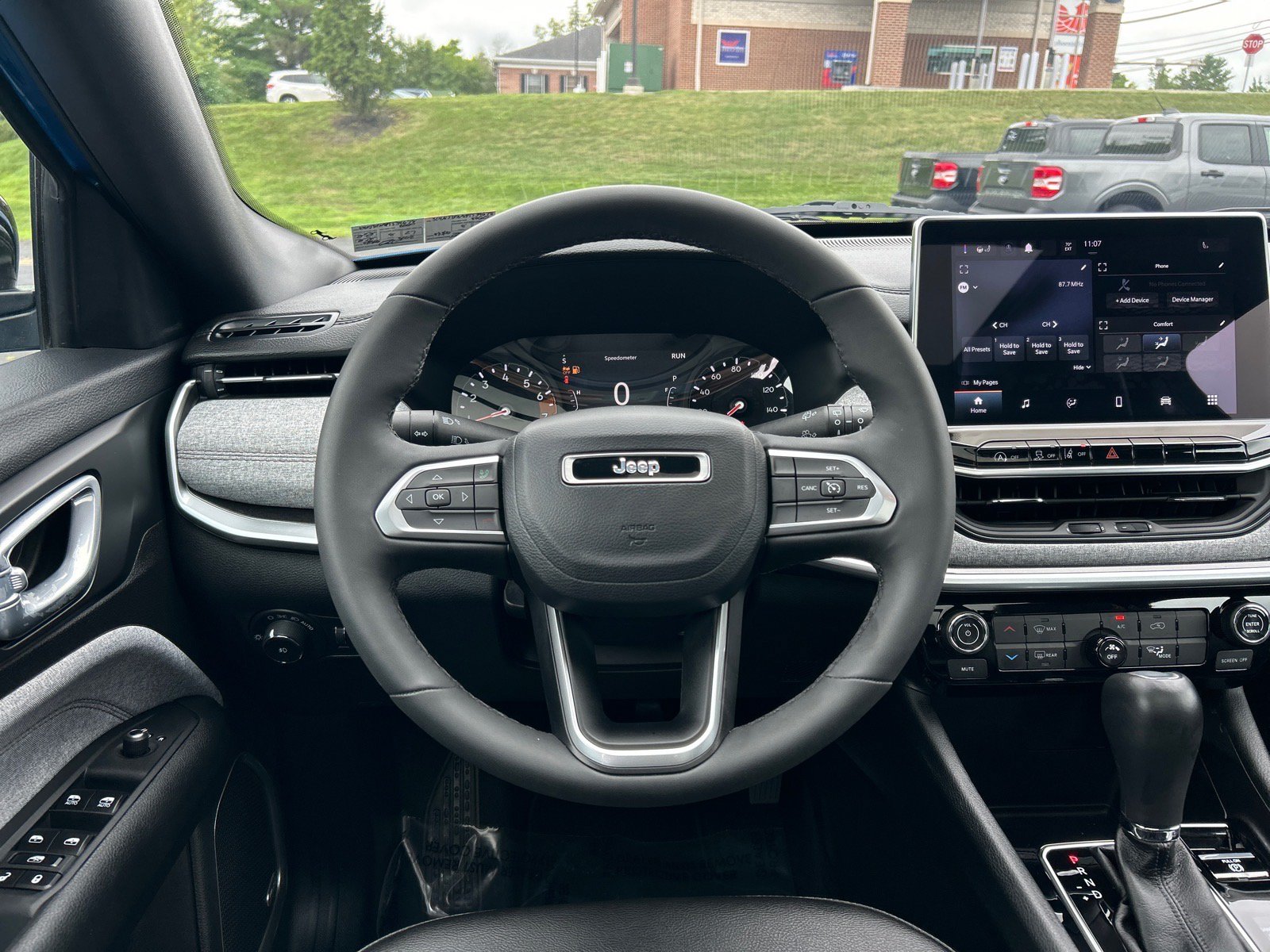 Used 2023 Jeep Compass Latitude w/ Sun and Sound Group AWD/4WD image 2
