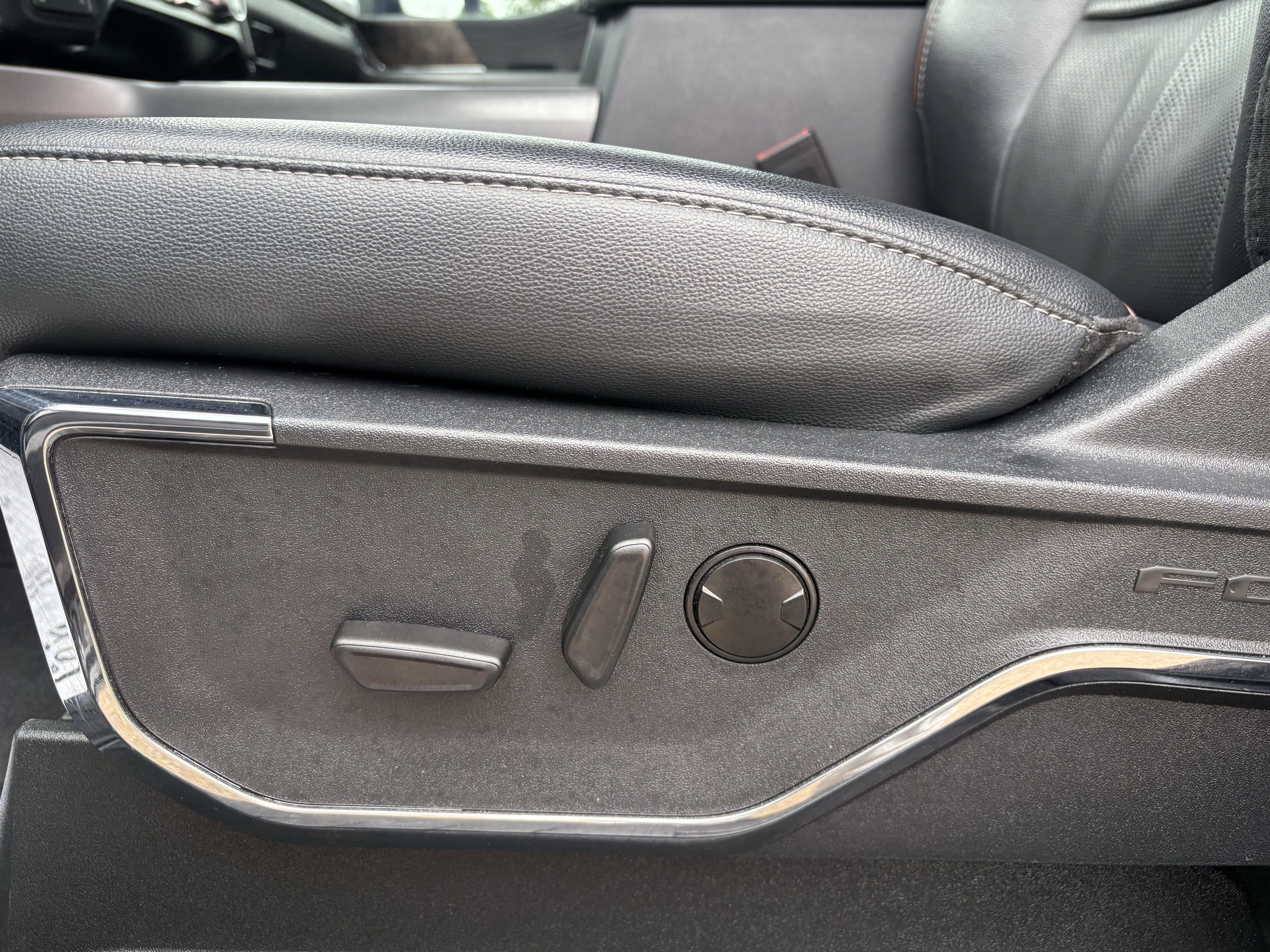 Certified 2024 Ford F250 Lariat w/ Lariat Ultimate Package AWD/4WD image 13