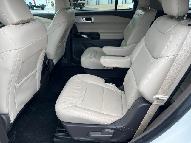 Certified 2024 Ford Explorer Platinum w/ Technology Package AWD/4WD image 12