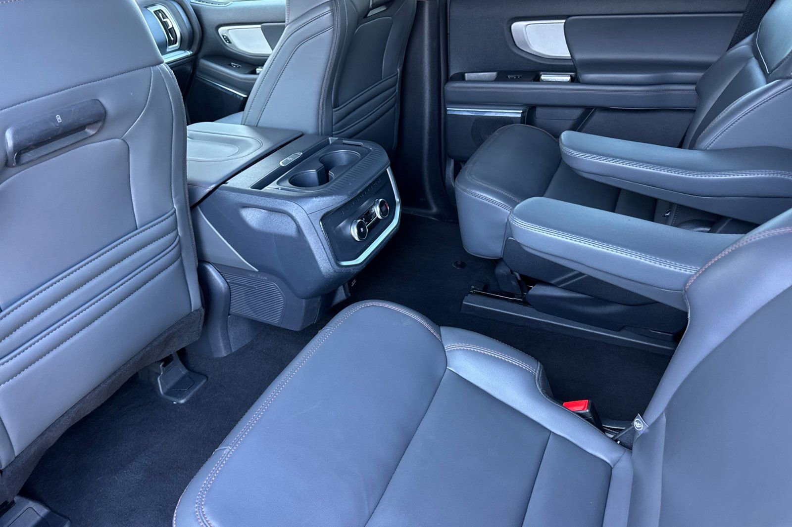 Certified 2025 Ford Expedition Active image 13