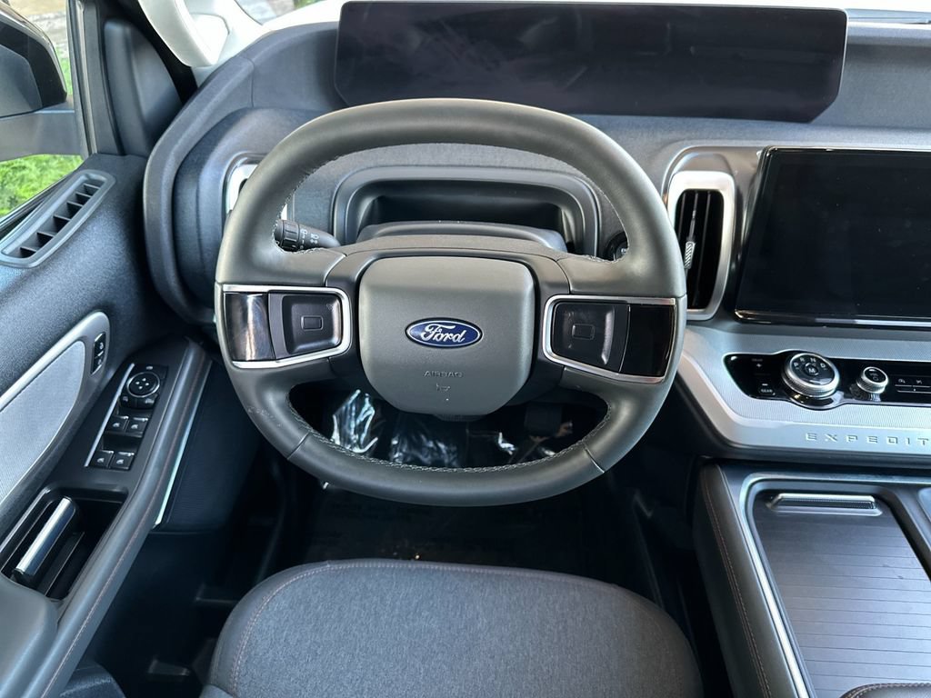 Certified 2025 Ford Expedition Active AWD/4WD image 13