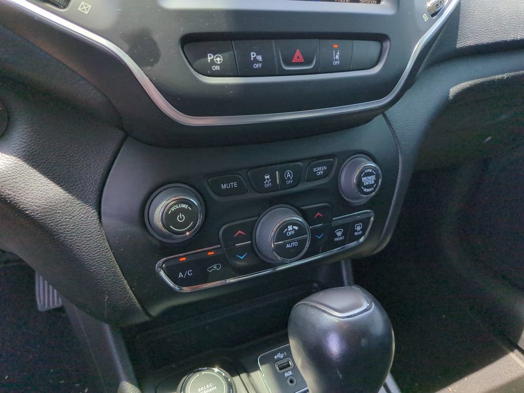 Used 2023 Jeep Cherokee Altitude Lux AWD/4WD image 23