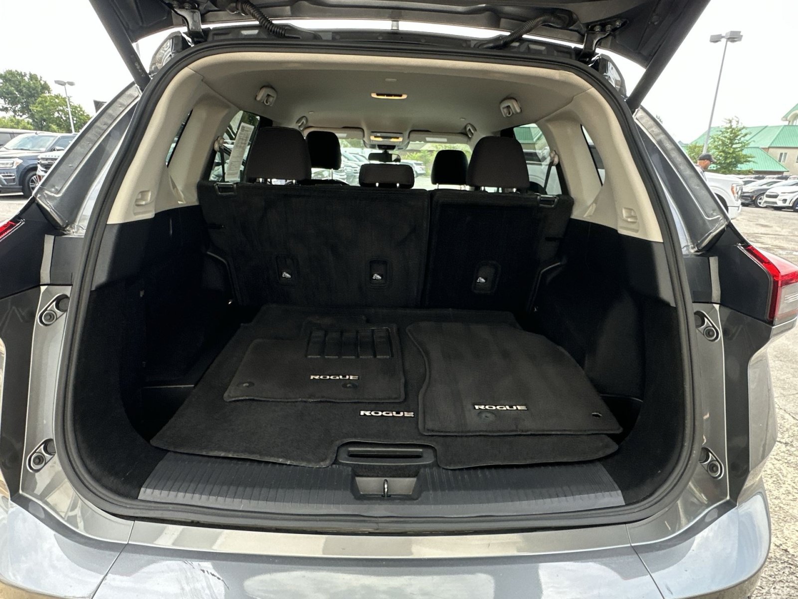 Used 2024 Nissan Rogue SV AWD/4WD image 32