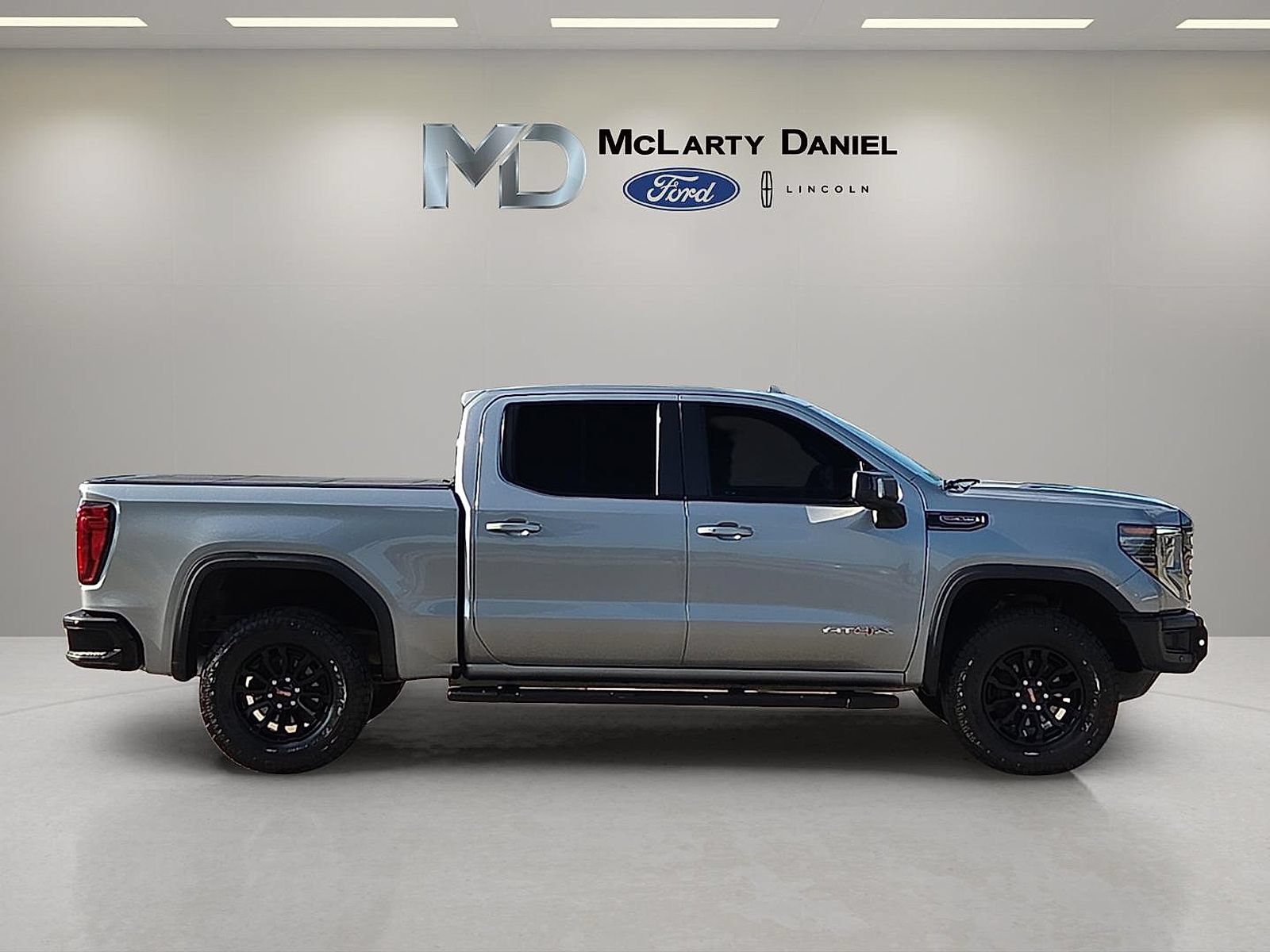 Used 2023 GMC Sierra 1500 AT4X AWD/4WD image 6