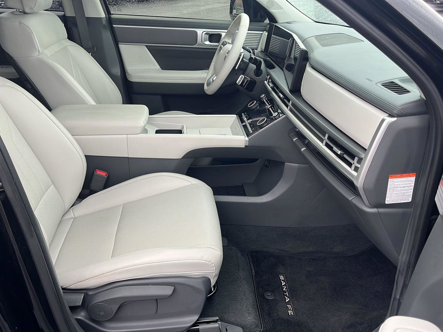 Used 2025 Hyundai Santa Fe SEL image 13