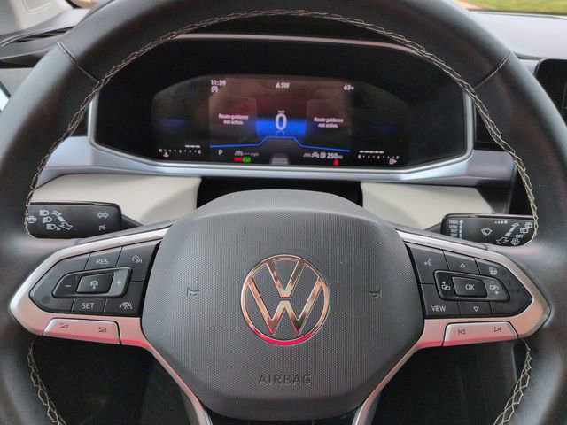 Used 2025 Volkswagen Taos SE FWD image 31