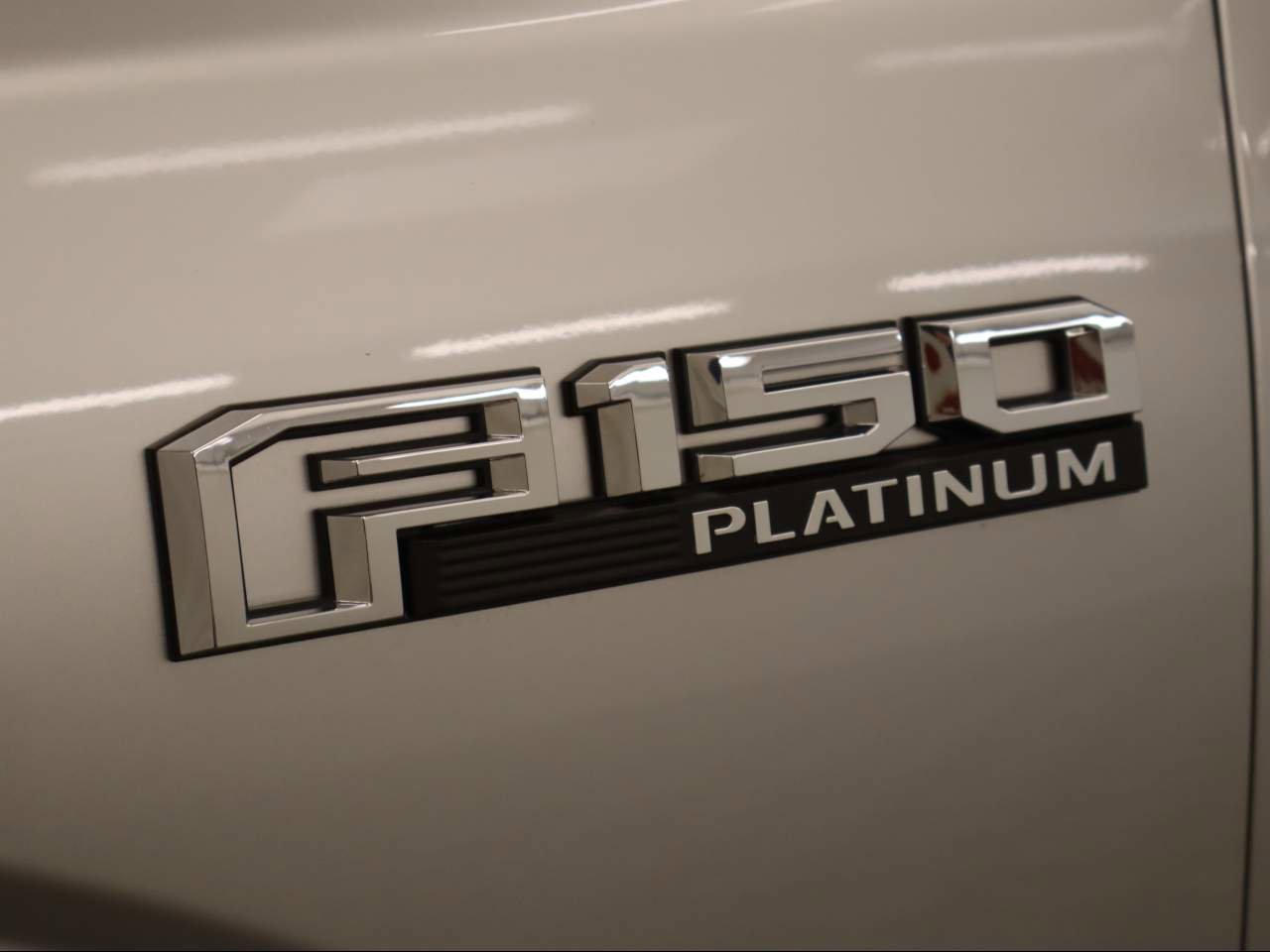 Certified 2018 Ford F150 Platinum w/ Equipment Group 701A Luxury image 23
