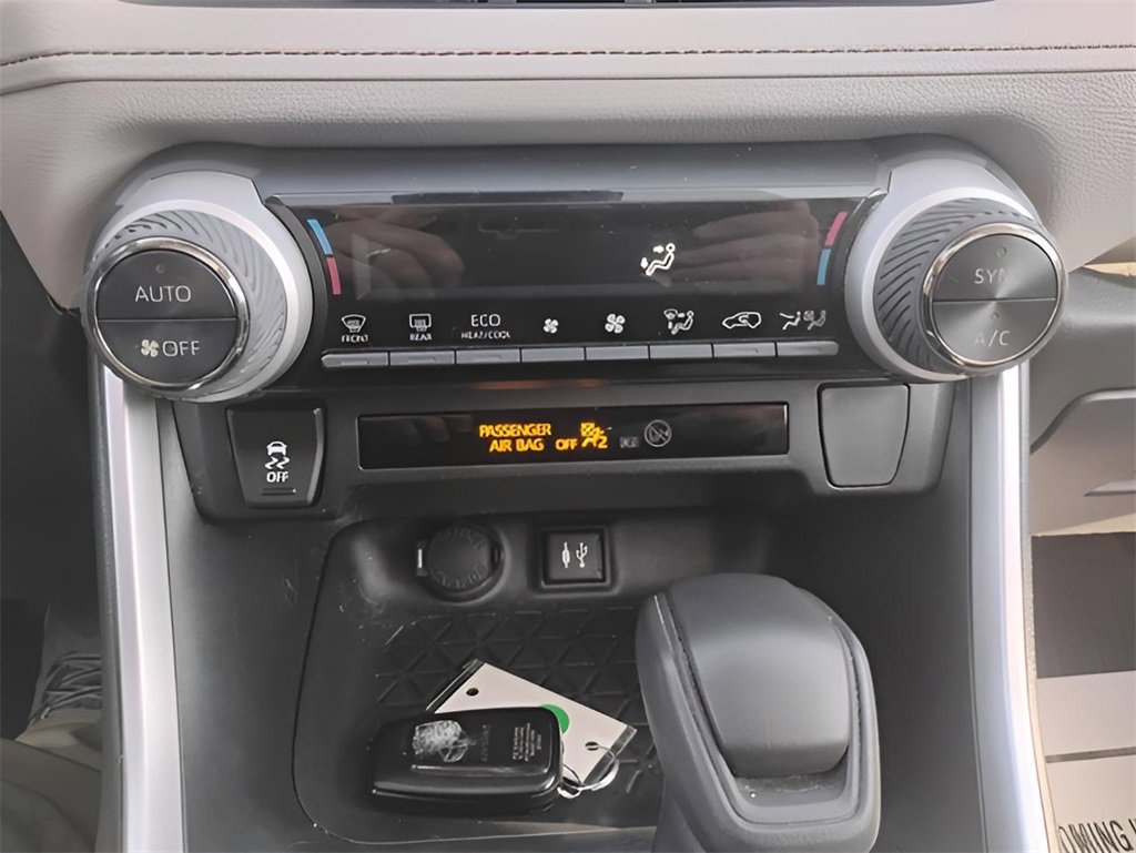 Used 2019 Toyota RAV4 XLE image 27