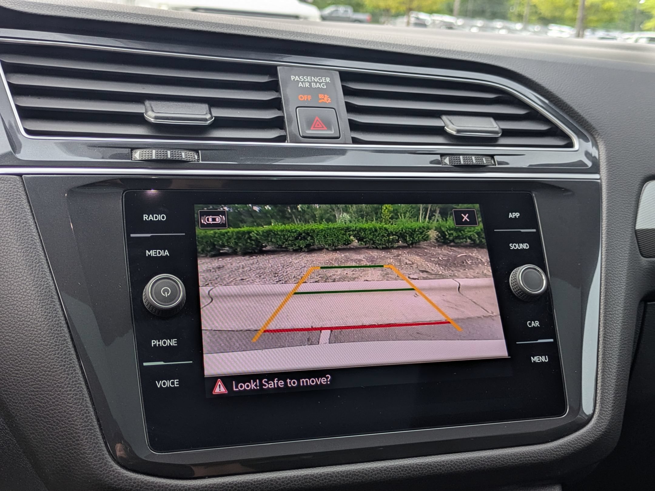 Used 2024 Volkswagen Tiguan SE w/ Panoramic Sunroof Package AWD/4WD image 23