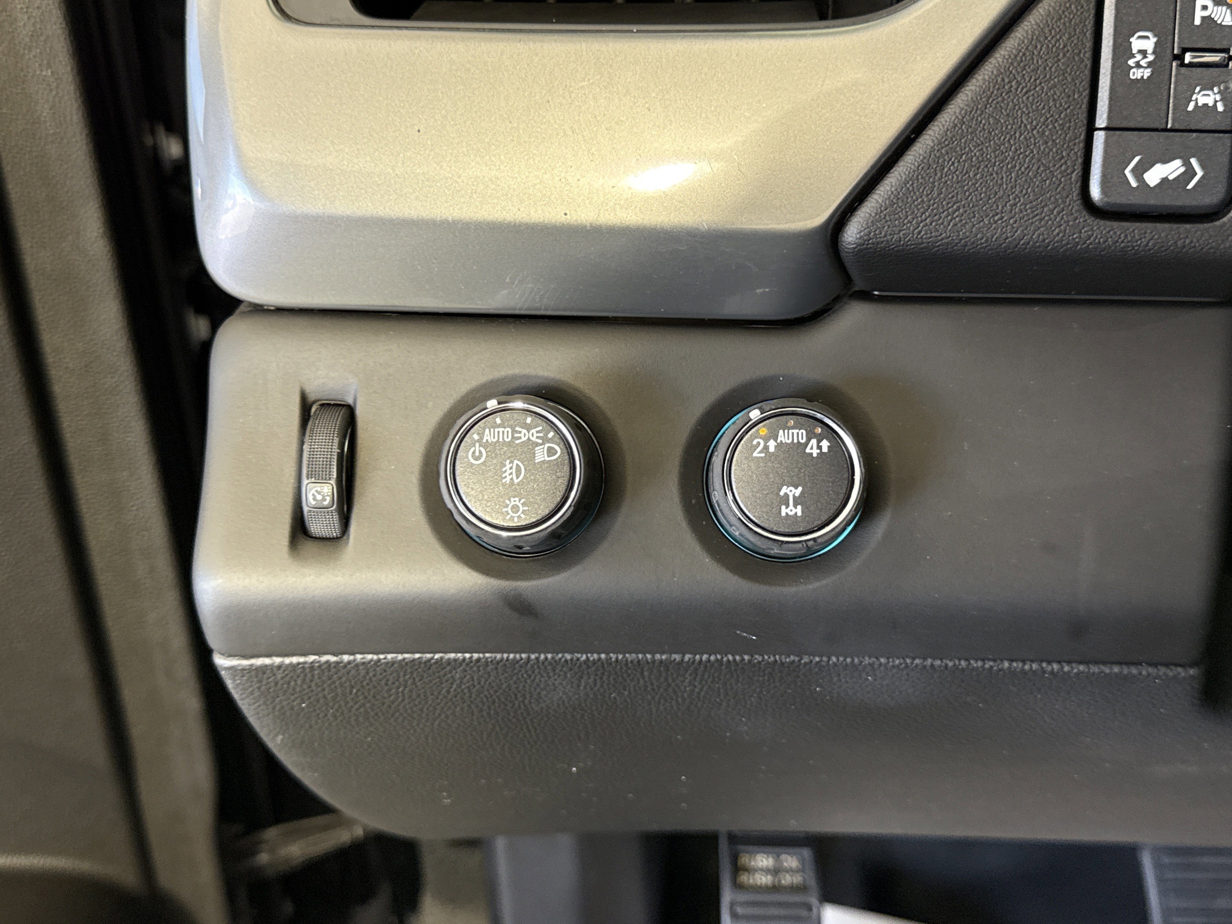 Used 2019 Chevrolet Suburban Premier image 25