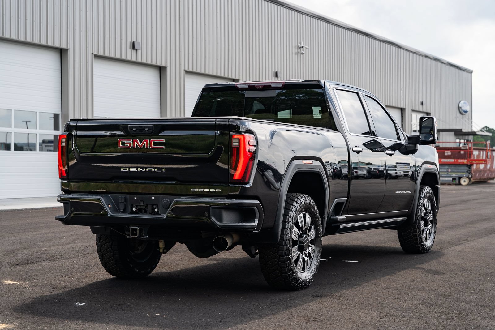 Used 2024 GMC Sierra 2500 Denali w/ Denali Reserve Package AWD/4WD image 7