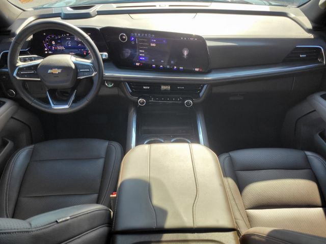 Used 2025 Chevrolet Suburban LS image 11