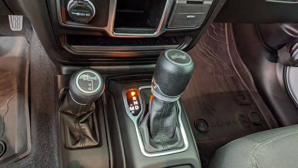 Used 2023 Jeep Wrangler Willys AWD/4WD image 25