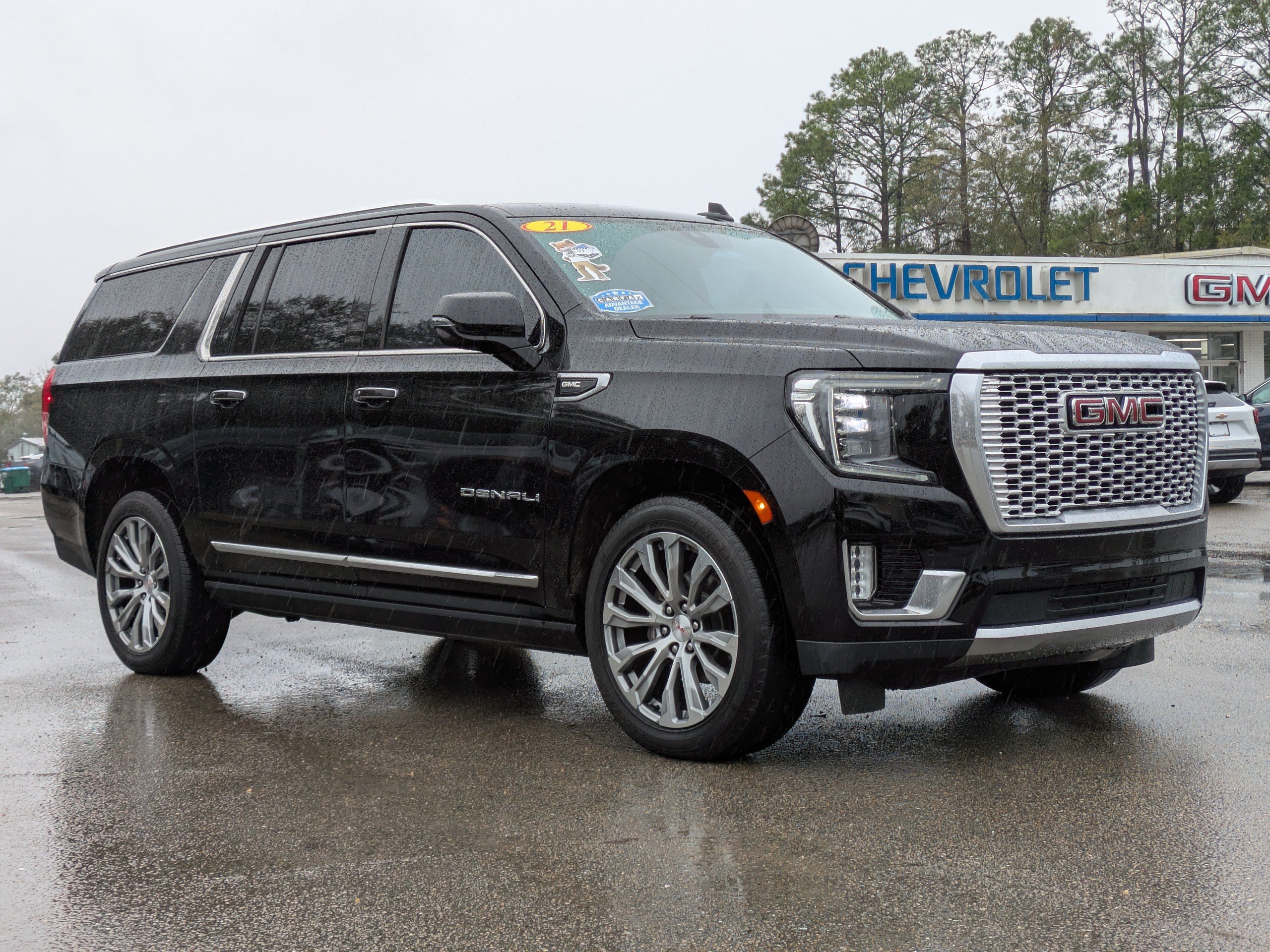 Used 2021 GMC Yukon XL Denali w/ Denali Premium Package RWD image 2