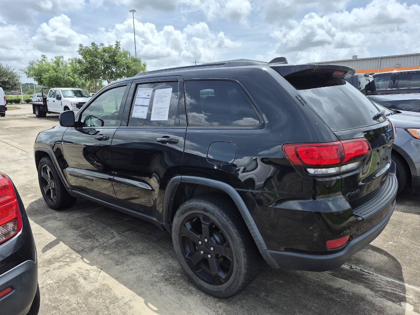 Used 2019 Jeep Grand Cherokee Laredo AWD/4WD image 4