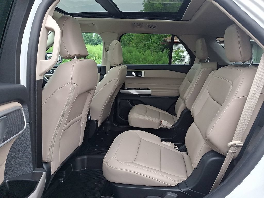 Certified 2023 Ford Explorer XLT w/ Equipment Group 202A AWD/4WD image 11
