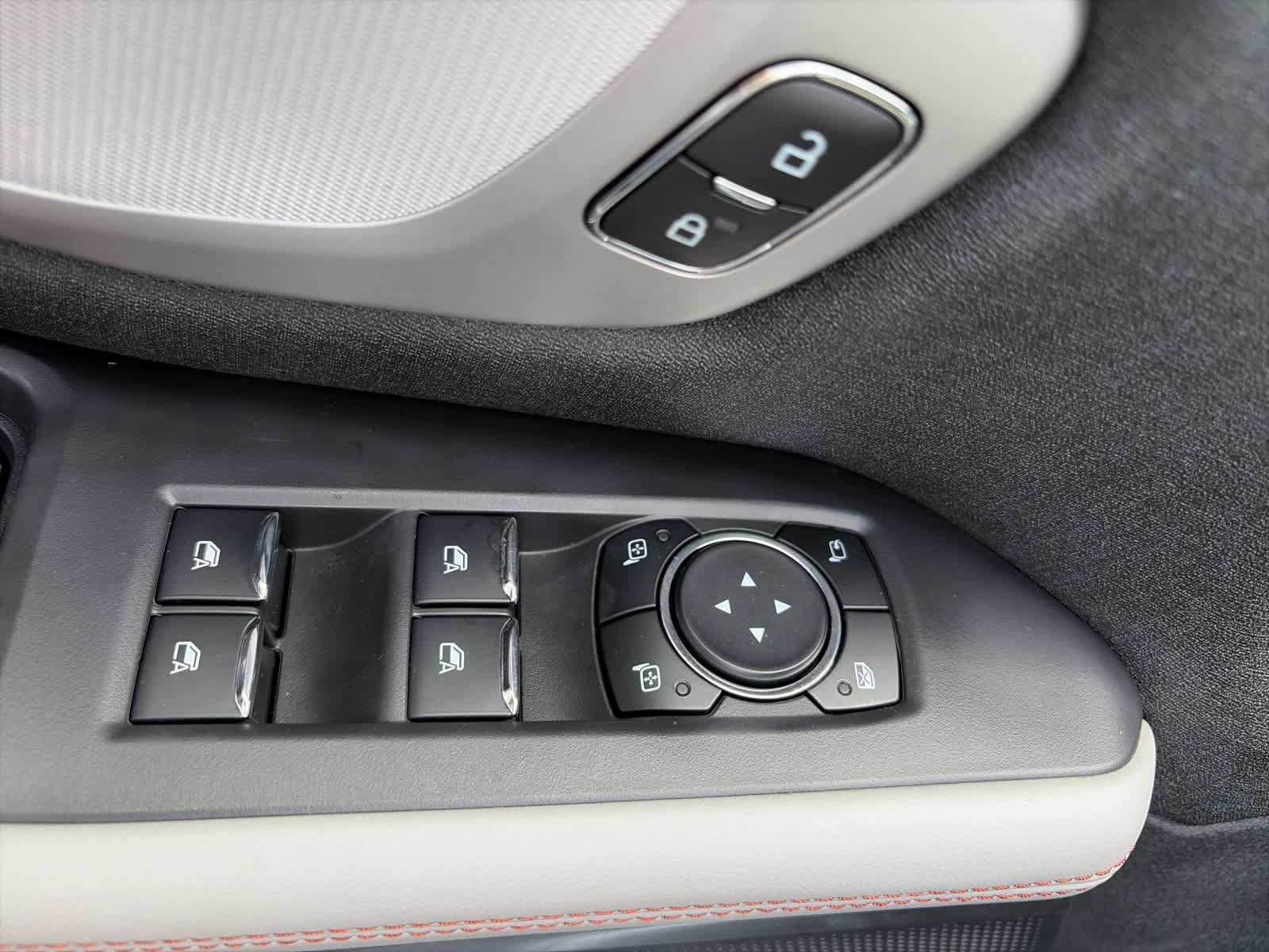 Certified 2025 Ford Expedition Active AWD/4WD image 19