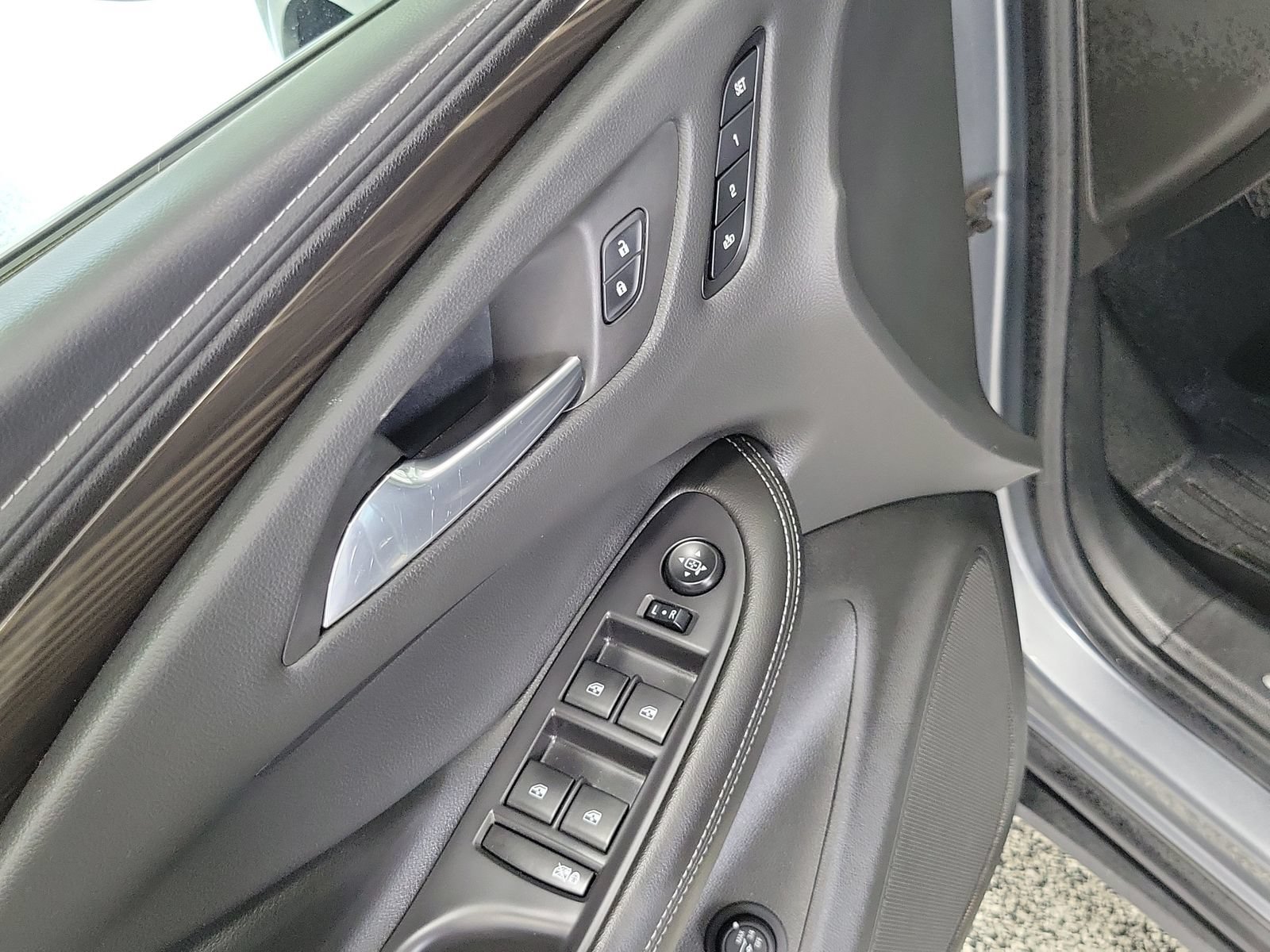 Used 2020 Buick Envision Essence AWD/4WD image 7