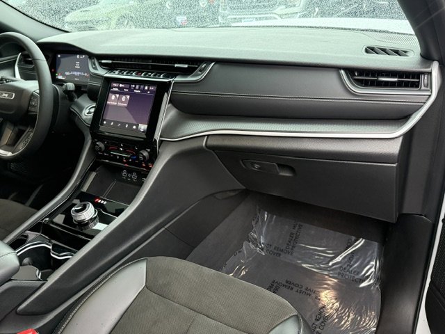 Used 2023 Jeep Grand Cherokee Altitude image 20