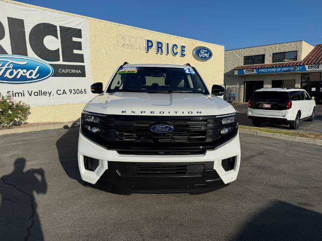 Certified 2025 Ford Expedition Active AWD/4WD image 2