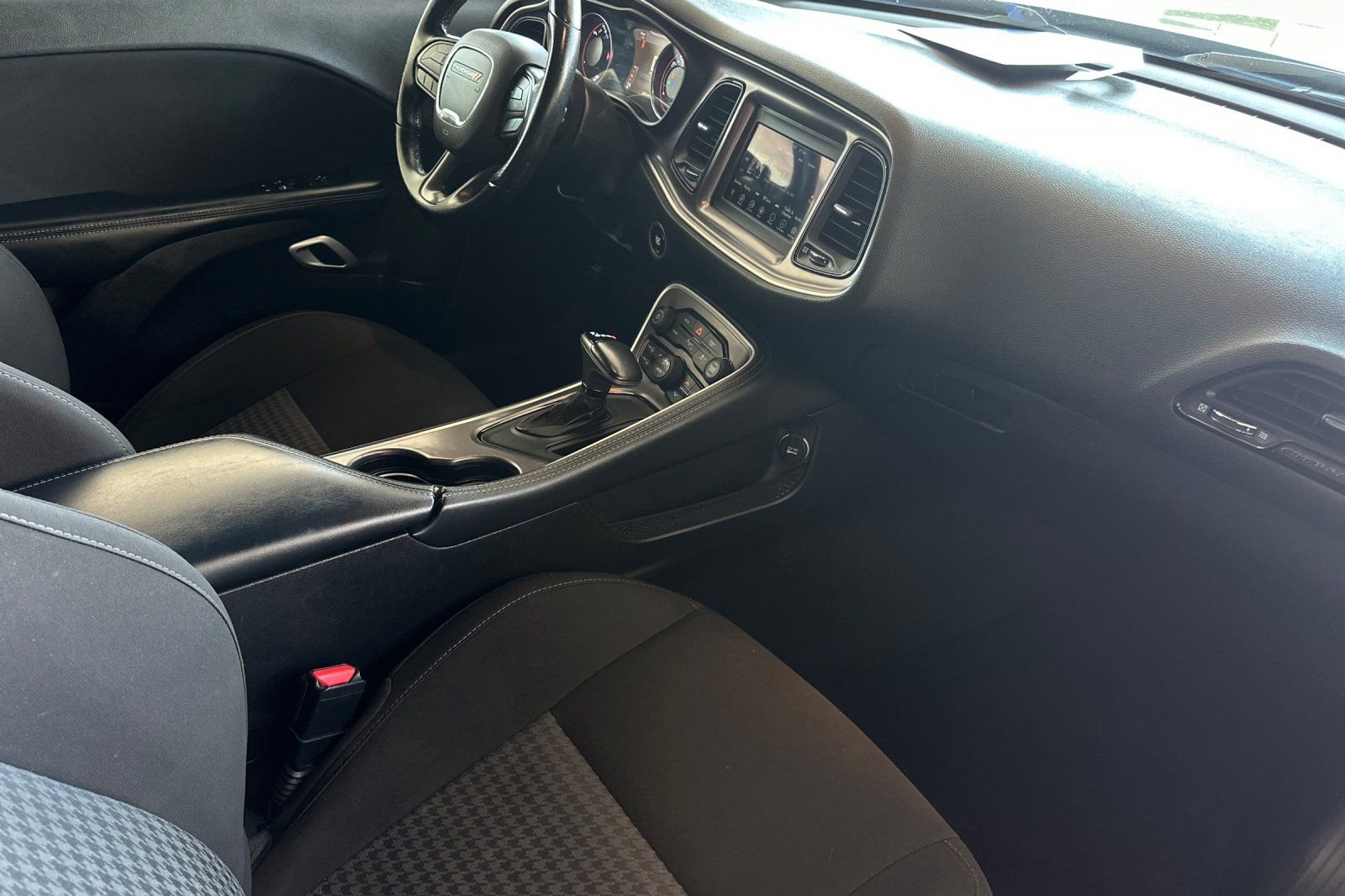 Used 2022 Dodge Challenger R/T RWD image 13