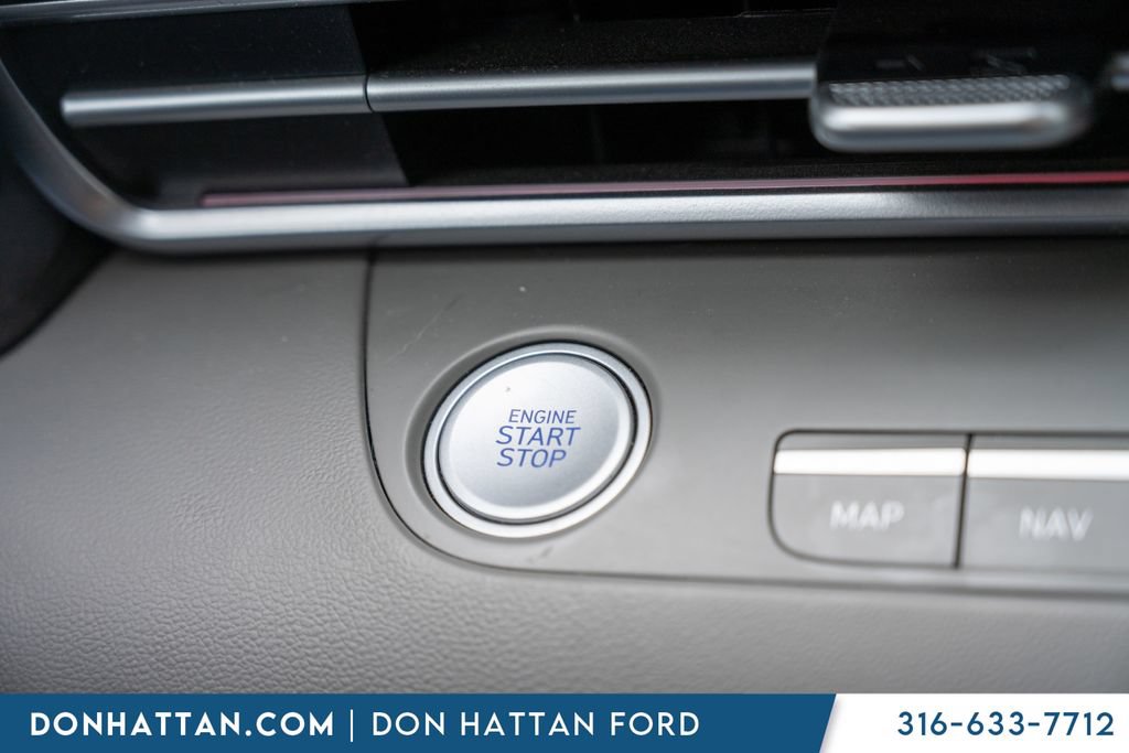 Used 2024 Hyundai Elantra SEL w/ Convenience Package FWD image 11