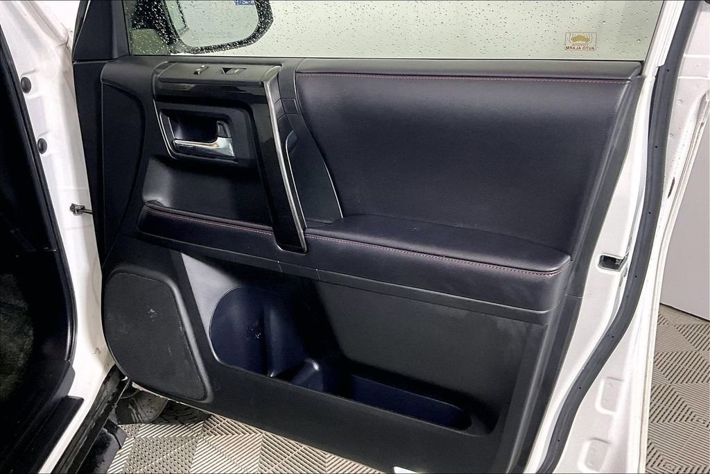 Used 2018 Toyota 4Runner TRD Off-Road Premium AWD/4WD image 19