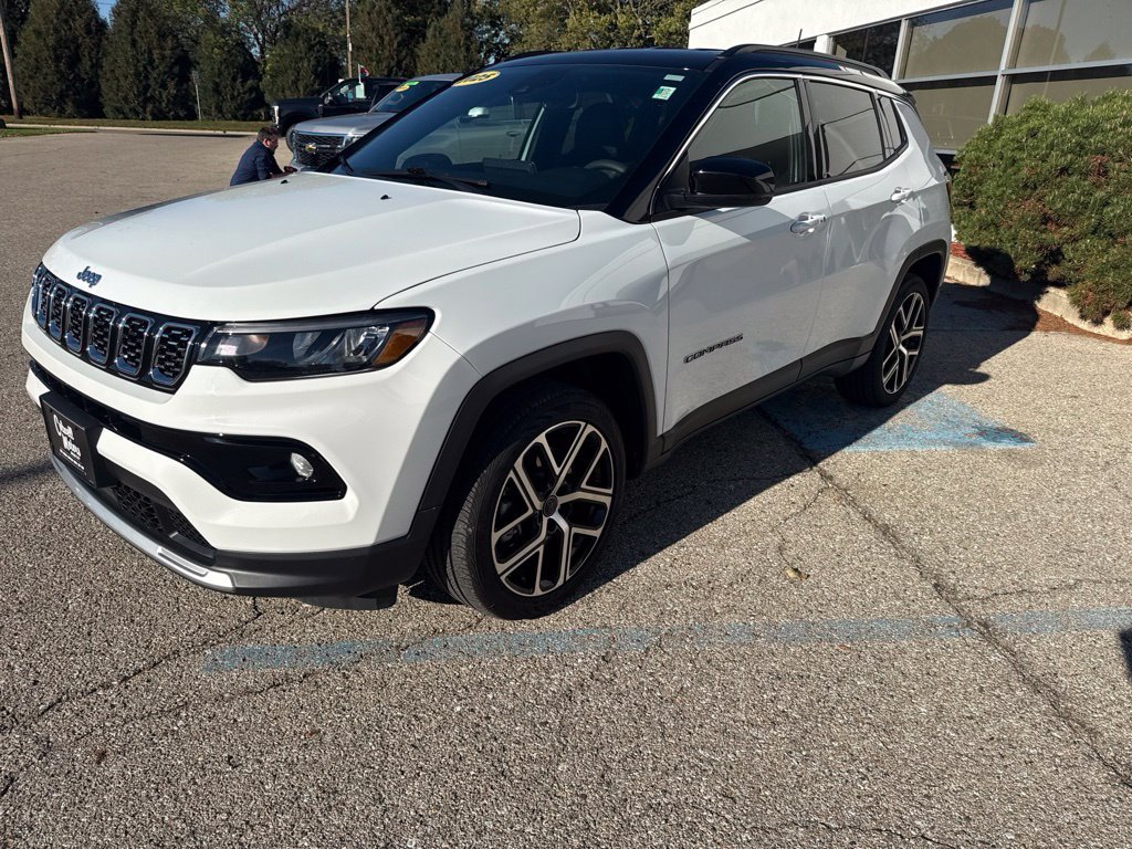 Used 2025 Jeep Compass Limited AWD/4WD image 7