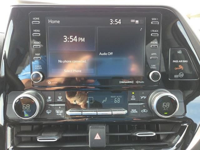 Used 2020 Toyota Highlander LE w/ Protection Package #3 FWD image 38