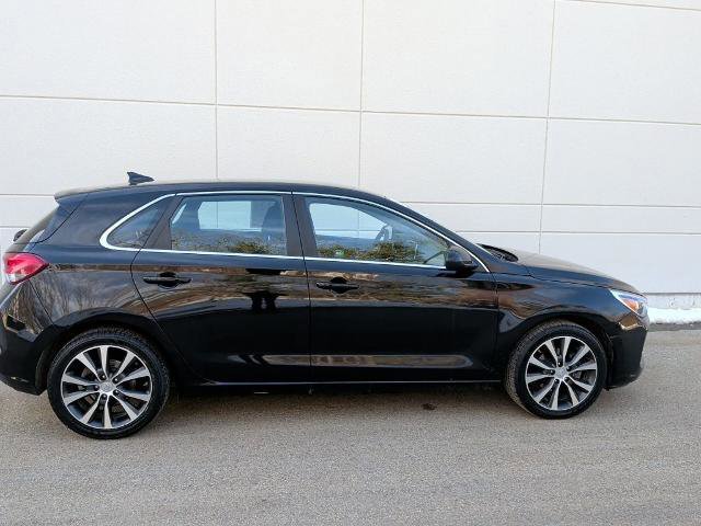 Used 2019 Hyundai Elantra GT image 2