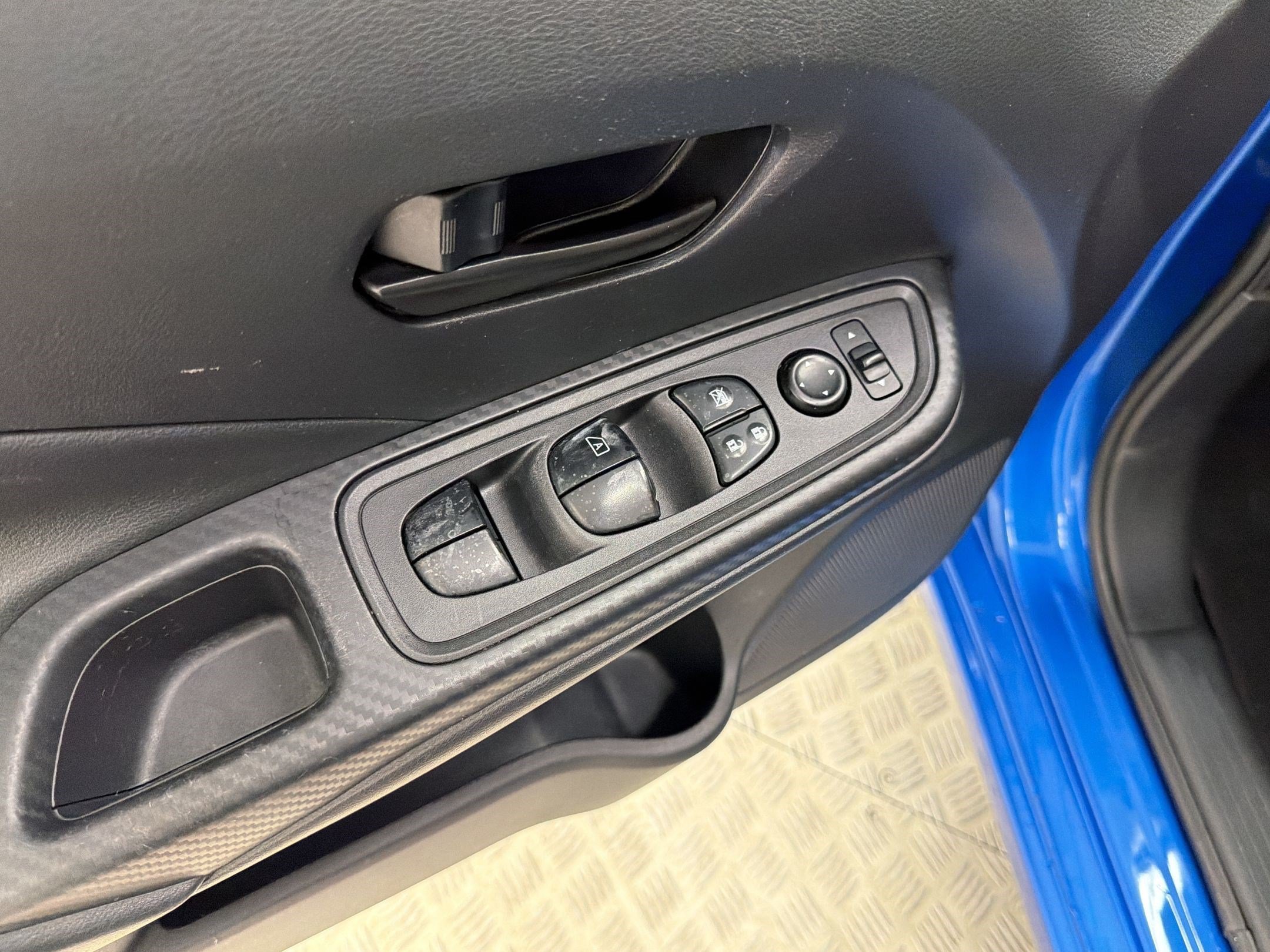 Used 2021 Nissan Versa S FWD image 12