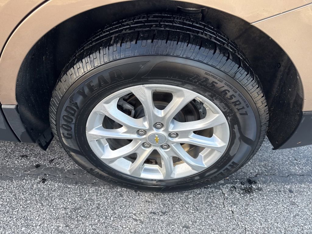 Used 2019 Chevrolet Equinox LT w/ Driver Convenience Package FWD image 9